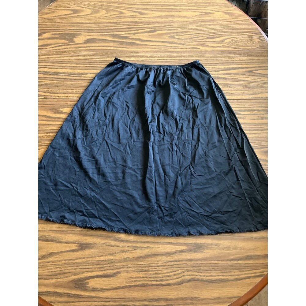 Vanity Fair black half slip size Large. Vintage